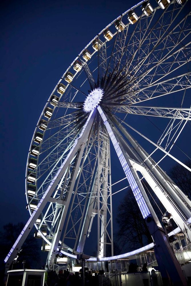 Photo of a Ferris wheel.